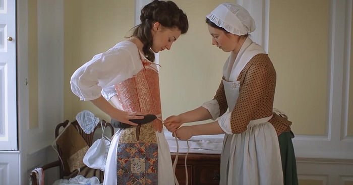 Vajon mennyi időbe telt egy nőnek felöltözni a 18. században? Ez a videó most választ ad a kérdésre
