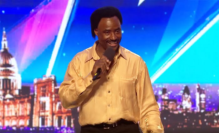 Olyan showt nyomott a 60 éves férfi a színpadon, hogy a közönség könyörgött a zsűrinek, nyomja meg a Golden Buzzer gombot