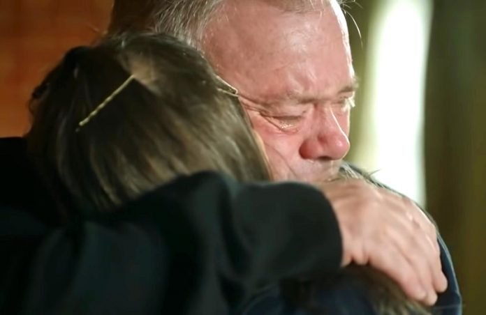 A férfit kiskorában magára hagyták egy babakocsiban, 57 év után végre megismerhette az édesanyját