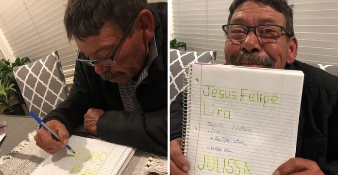 Az idős férfi megtanult írni, mert gyerekként nem járt iskolába: 