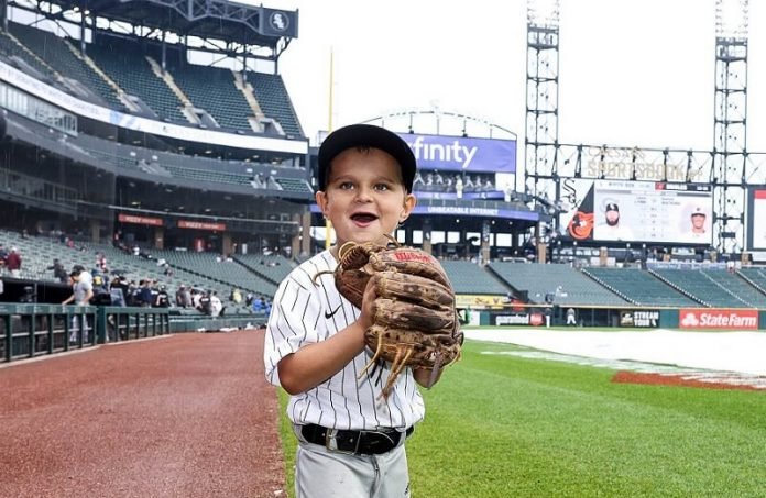 Teljesült a másodszor is rákkal küzdő 7 éves kisfiú álma: elsőként dobott kedvenc baseball csapatának meccsén