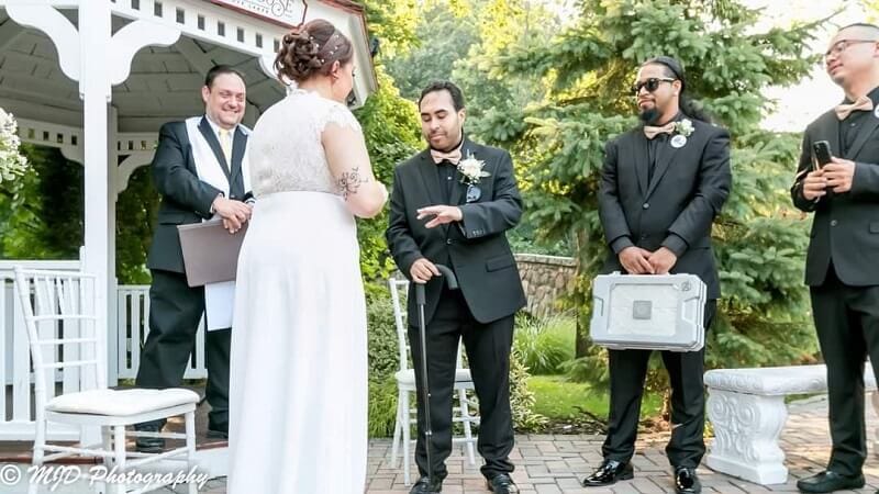 A ritka rákkal küzdő férfi összeházasodik élete szerelmével, miután csak hónapokat kapott az életben maradásra