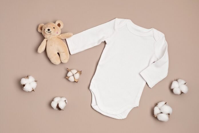 Egy ruhadarab, ami nem hiányozhat a baba ruhásszekrényéből