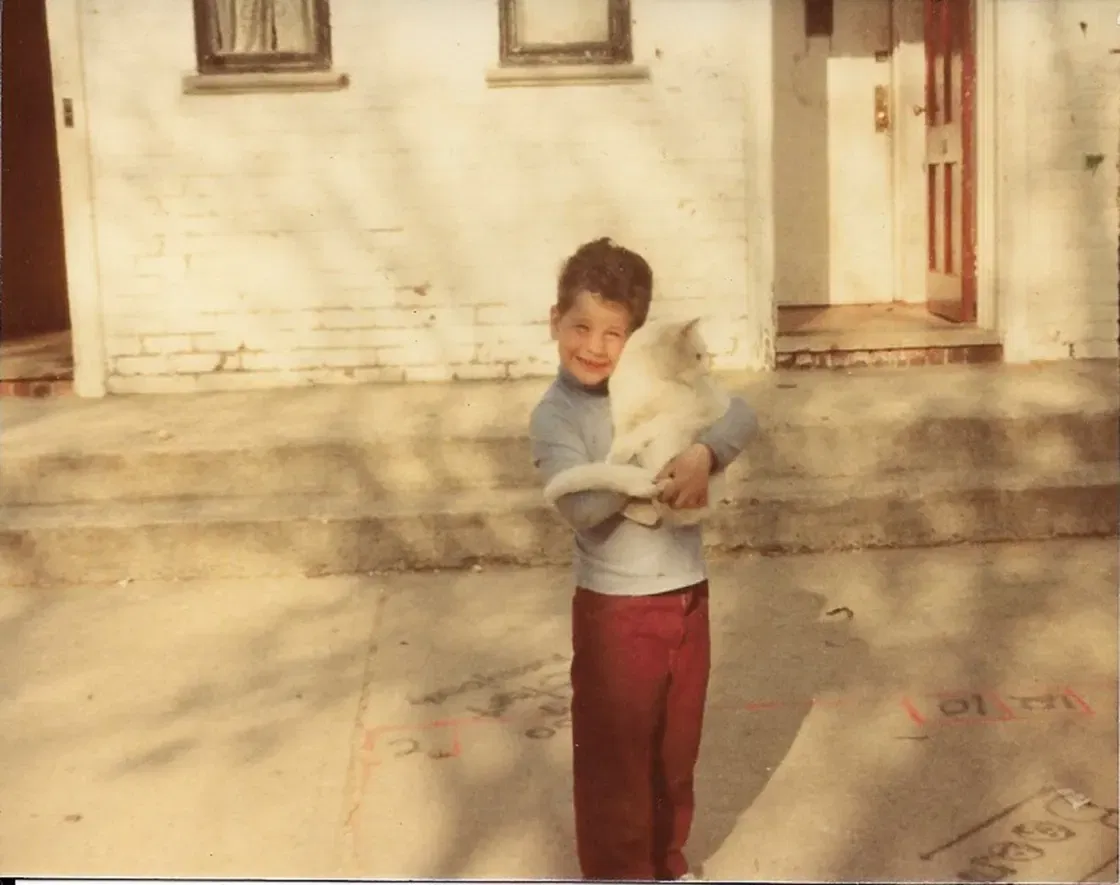 „Szegényen nőttem fel, de a „kockázatos” életlecke, amit az anyám adott nekem, segített, hogy milliomossá váljak”