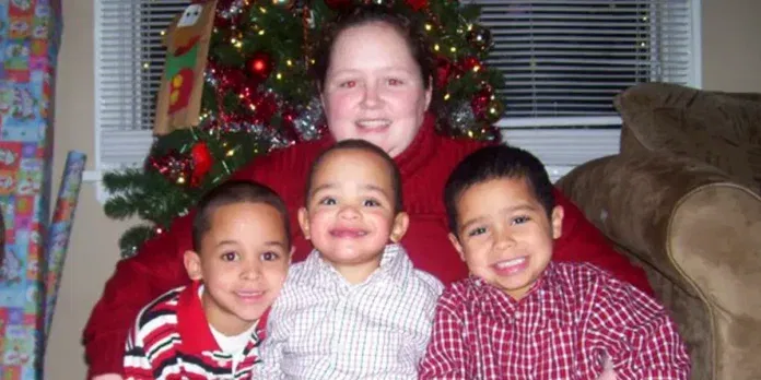 Flewellen 5 év után ébredt fel a kómából a nő, és összetört a szíve, amikor látta, hogy három gyereke közben felnőtt