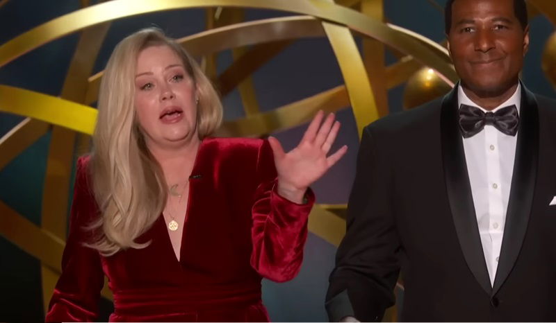 Christina Applegate elsírta magát az Emmy-díjátadón, amikor meglátta a közönség ovációját