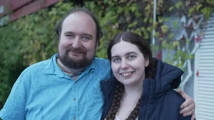 Isabel-Colin Döbbenten fedezte fel a 26 éves nő, hogy van egy ikertestvére, aki 7 évvel idősebb nála