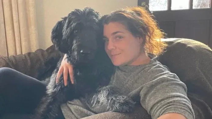 Gabby Lawrence kutyájával