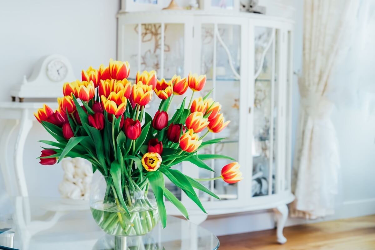 So prick your tulips before putting them in water!