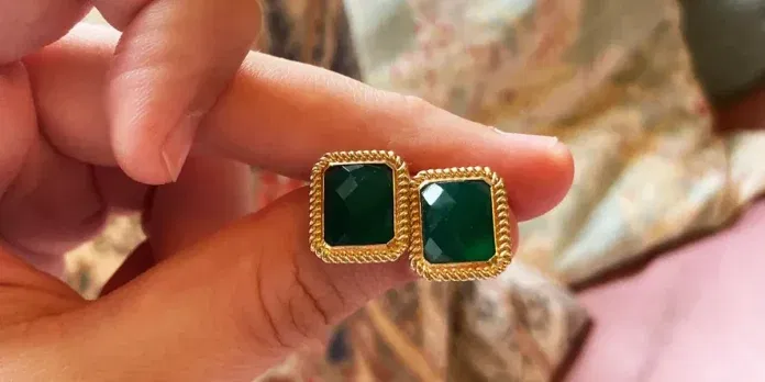 nagymama-fulbevaloja A szüleim áthívtak vacsorára, hogy átadjam a nővéremnek a nagymamám fülbevalóját, de nem ez volt a legrosszabb része