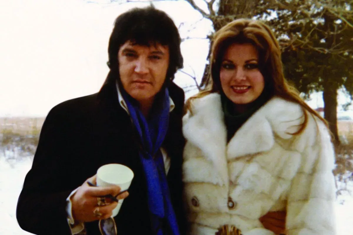 Elvis és barátnője, Ginger