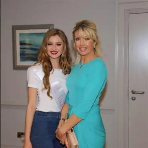 Paloma és édesanyja, Kate Shemirani